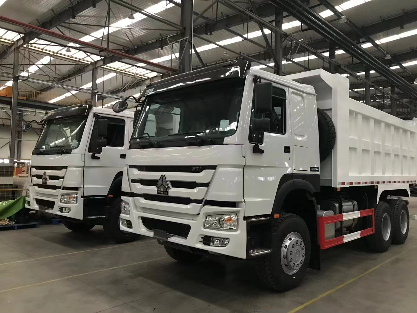 O CAMINHÃO DUMP SINOTRUK HOWO 6*4 ESTÁ PRONTO PARA ENTREGA