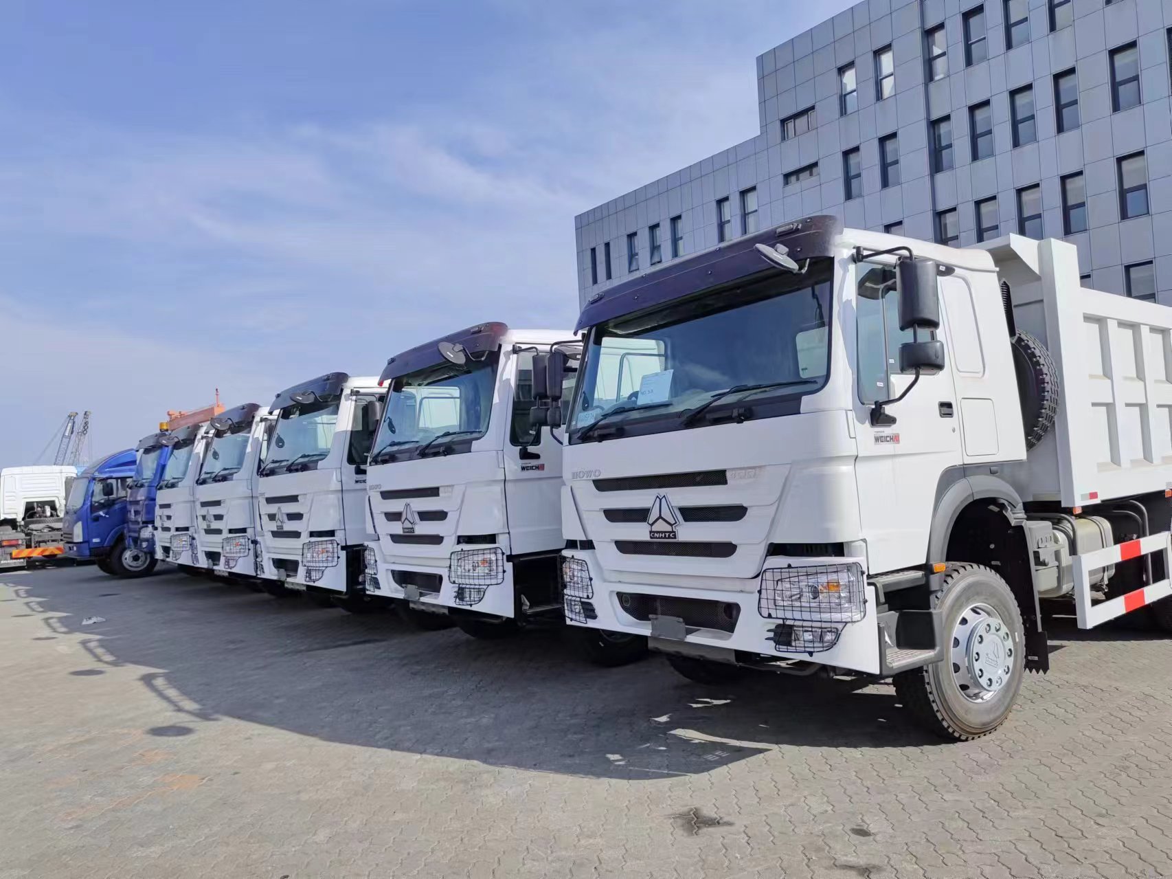 SINOTRUK HOWO 6*4 Caminhões de despejo estão prontos para entrega